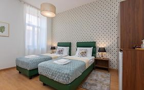 Aurora Rooms